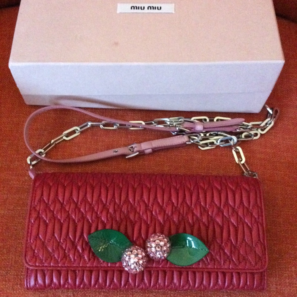 ❤️❤️Miu Miu Crystal 🍒 Cherry Wallet on chain❤️❤️